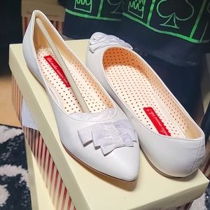 BAIT footwear white flats 7